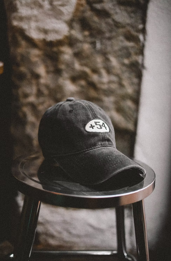 Gorra +54 negra